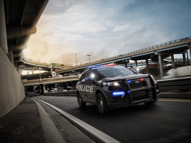 Ford Explorer thế hệ mới được hé lộ qua xe cảnh sát Mỹ - Ảnh 3.