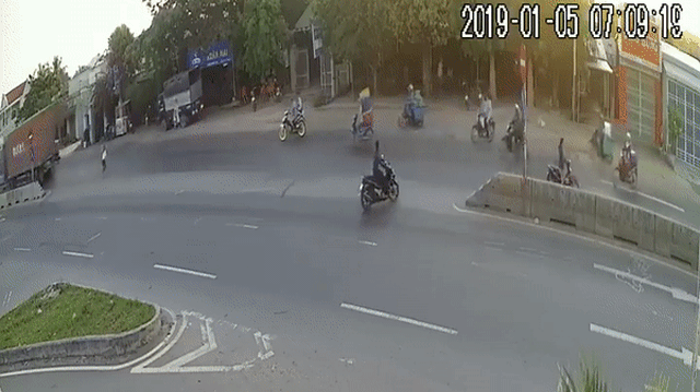 Nam thanh niên sang đường ẩu và cái kết đắng