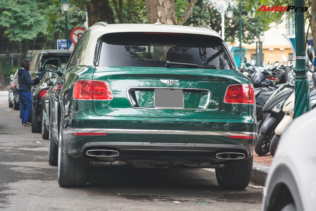 Soi kĩ Bentley Bentayga Onyx Edition hai tông màu độc nhất Việt Nam - Ảnh 5. Soi kĩ Bentley Bentayga Onyx Edition hai tông màu độc nhất Việt Nam - Ảnh 5.