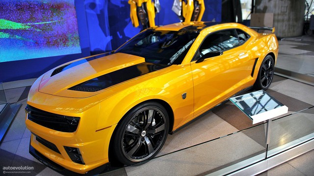 Đại gia tranh nhau mua 4 chiếc Chevrolet Camaro đã biến hình trong Transformers