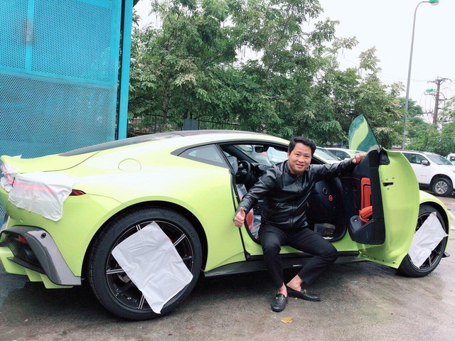 Bộ sưu tập xe khủng hàng độc của đại gia sở hữu Aston Martin V8 Vantage 2018 đầu tiên Việt Nam - Ảnh 1.