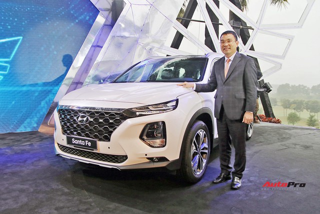 Sau Tết, giá Hyundai Santa Fe 2019 hạ nhiệt, không còn ‘lạc’ 100 triệu đồng - Ảnh 2. Sau Tết, giá Hyundai Santa Fe 2019 hạ nhiệt, không còn ‘lạc’ 100 triệu đồng - Ảnh 2.