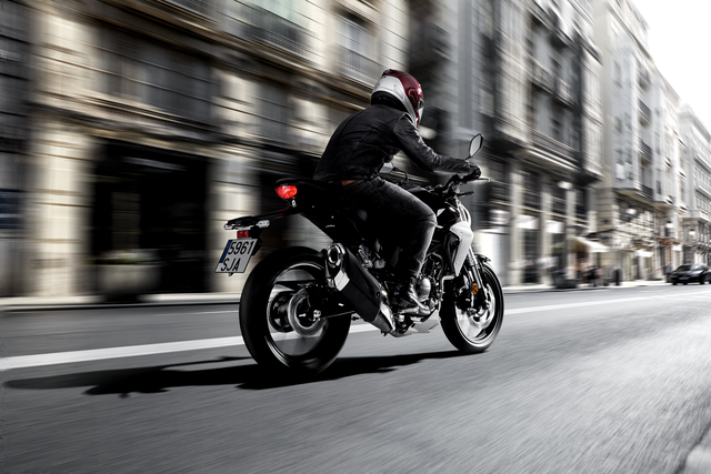 Honda CB300R ra mắt Việt Nam, đấu Yamaha MT-03 với giá 140 triệu đồng - Ảnh 8.