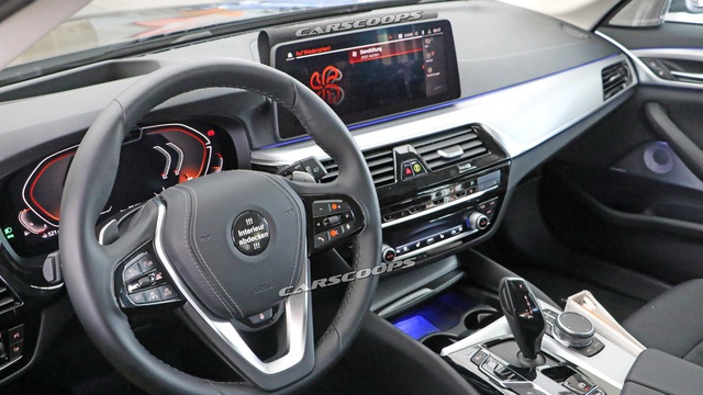 BMW 5-Series 2020 lần đầu lộ nội thất: Có trang bị như 8-Series