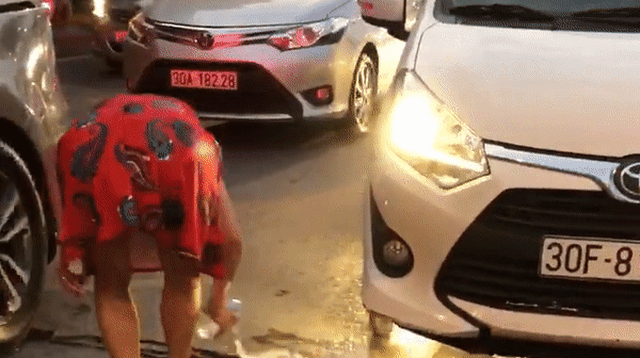 Toyota Wigo đang đi bốc cháy, nguyên nhân ít ai ngờ tới
