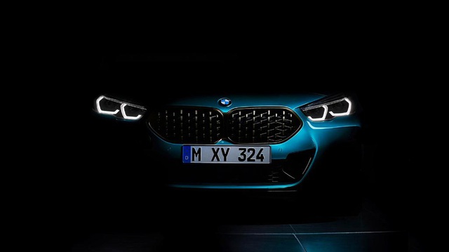 BMW nhá hàng 2-Series Gran Coupe mới, đối đầu Mercedes CLA