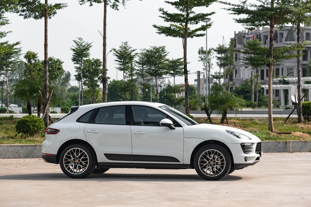 Bán Porsche Macan 3 năm tuổi, đại gia Sài Gòn vẫn đủ tiền sắm Mercedes-Benz GLC 300 Coupe 2019 - Ảnh 4. Bán Porsche Macan 3 năm tuổi, đại gia Sài Gòn vẫn đủ tiền sắm Mercedes-Benz GLC 300 Coupe 2019 - Ảnh 4.