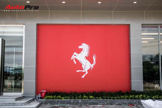 Cận cảnh showroom Ferrari chính hãng đầu tiên tại Việt Nam trước giờ G - Ảnh 3.