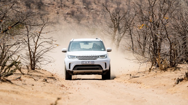 Khách Việt được chinh phục châu Phi cùng dàn Land Rover