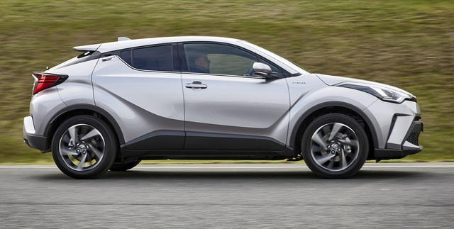 Toyota bất ngờ nâng cấp C-HR - mẫu crossover hạng B đấu Hyundai Kona và Mazda CX-3 - Ảnh 1. Toyota bất ngờ nâng cấp C-HR - mẫu crossover hạng B đấu Hyundai Kona và Mazda CX-3 - Ảnh 1.