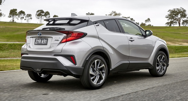 Toyota bất ngờ nâng cấp C-HR - mẫu crossover hạng B đấu Hyundai Kona và Mazda CX-3 - Ảnh 2. Toyota bất ngờ nâng cấp C-HR - mẫu crossover hạng B đấu Hyundai Kona và Mazda CX-3 - Ảnh 2.
