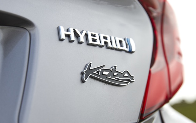 Toyota bất ngờ nâng cấp C-HR - mẫu crossover hạng B đấu Hyundai Kona và Mazda CX-3 - Ảnh 3. Toyota bất ngờ nâng cấp C-HR - mẫu crossover hạng B đấu Hyundai Kona và Mazda CX-3 - Ảnh 3.
