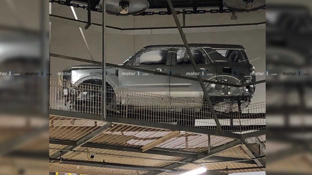SUV mới của Ford lộ vóc dáng vuông vức như “Mẹc G”