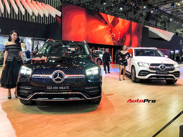 Toàn cảnh Triển lãm ô tô Việt Nam 2019 ngày khai mạc: Bữa tiệc xe không thể bỏ qua - Ảnh 12. Toàn cảnh Triển lãm ô tô Việt Nam 2019 ngày khai mạc: Bữa tiệc xe không thể bỏ qua - Ảnh 12.