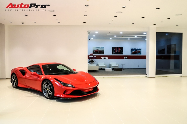 Khám phá bên trong showroom Ferrari chính hãng tại Việt Nam: Từ gạch lát nền đúng chuẩn đến diện tích lớn hàng đầu thế giới - Ảnh 2.