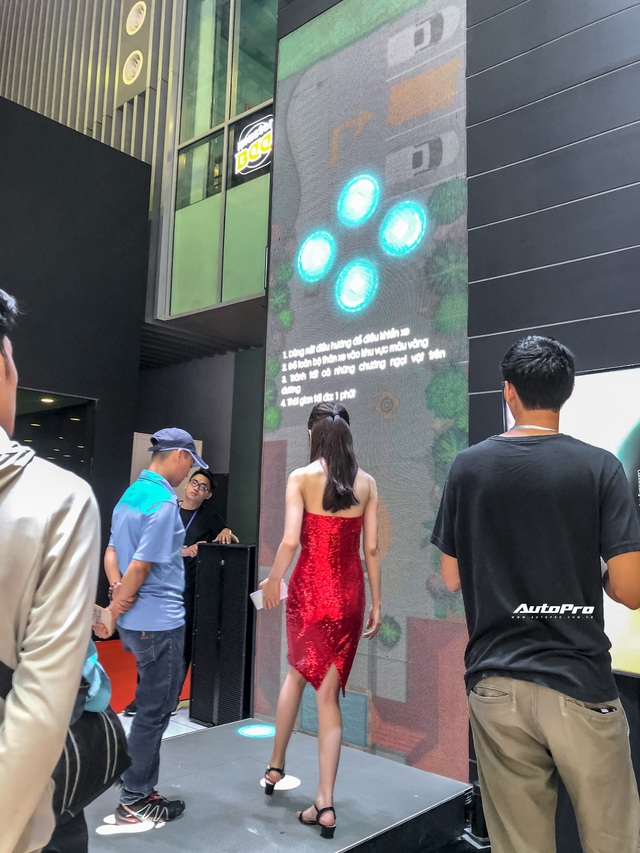 Những trò hút khách tại Triển lãm ô tô Việt Nam 2019 - Xúc tác mạnh kéo khách hàng tới từng gian hàng - Ảnh 13.
