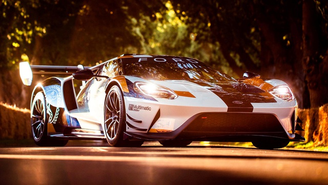 Ford âm thầm phát triển siêu xe GT đe dọa Ferrari?