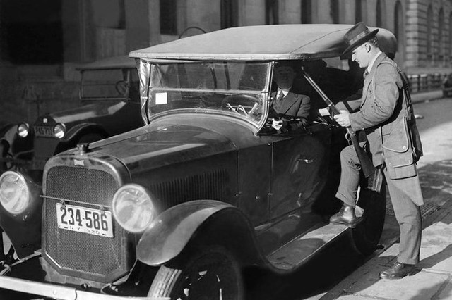 Lịch sử của những chiếc xe cảnh sát siêu ngầu tại Mỹ - Ảnh 1.