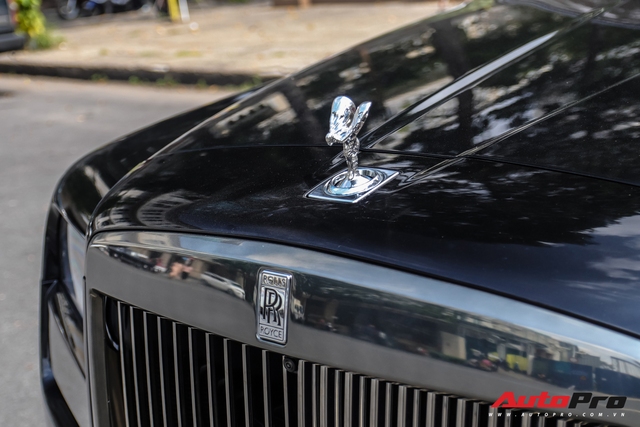 Rolls-Royce Cullinan giá đồn đoán 30 tỷ bất ngờ xuất hiện trên phố Sài Gòn - Ảnh 5.