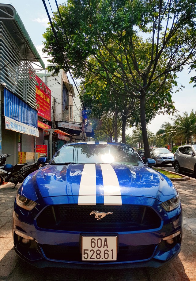 Dàn xe cơ bắp Mỹ Ford Mustang rủ nhau tề tựu tại nhà hàng của doanh nhân Nguyễn Quốc Cường - Ảnh 9.
