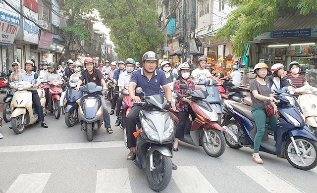 Ô nhiễm không khí: Xe máy là thủ phạm chính? - Ảnh 2. Ô nhiễm không khí: Xe máy là thủ phạm chính? - Ảnh 2.