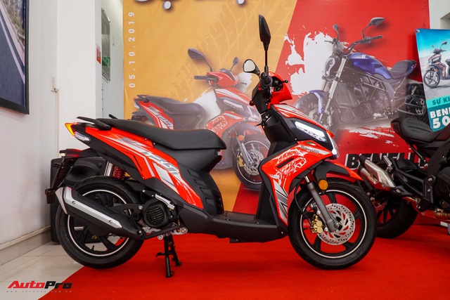 Benelli VZ125i gia 298 trieu dong - doi thu Honda Vision va Yamaha FreeGo chinh thuc ra mat tai Viet Nam