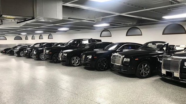 Tay đấm bốc Floyd Mayweather bất ngờ khoe garage nhìn như đại lý xe sang