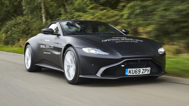 Aston Martin Vantage Roadster 2020 lộ diện với mui trần mỹ miều
