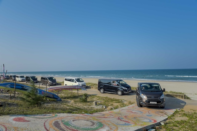 Thử làm khách VIP trên Ford Tourneo: 300km nhàn nhã từ Đà Nẵng tới Lăng Cô - Ảnh 4.