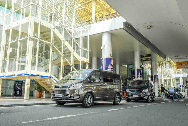 Thử làm khách VIP trên Ford Tourneo: 300km nhàn nhã từ Đà Nẵng tới Lăng Cô - Ảnh 2.