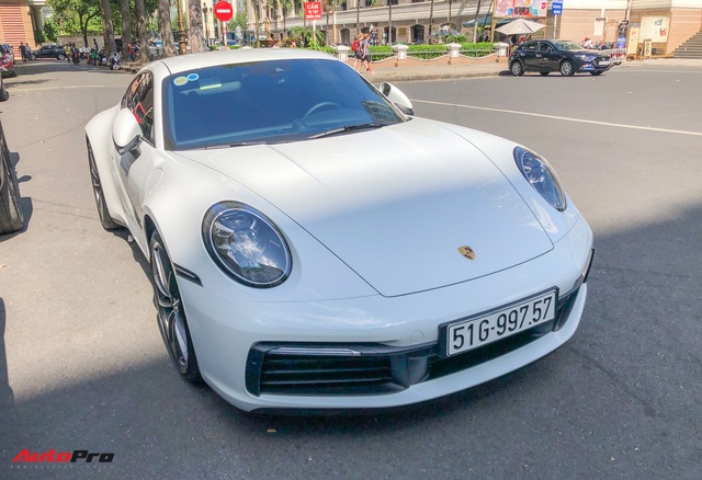 Doanh nhân Nguyễn Quốc Cường cầm lái Porsche 911 Carrera S tiền tỷ xuống phố - Ảnh 3.