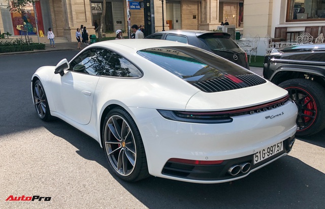 Doanh nhân Nguyễn Quốc Cường cầm lái Porsche 911 Carrera S tiền tỷ xuống phố - Ảnh 6.