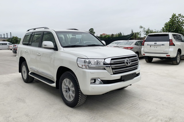 Toyota Land Cruiser 2022 kèm ‘lạc’ gần 400 triệu tại đại lý để giao sớm, giá lăn bánh đẩy lên 5 tỷ đồng - Ảnh 2.