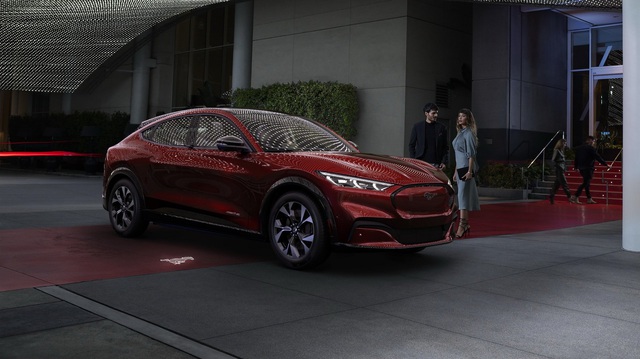 Ra mắt Ford Mustang Mach-E: SUV thuần điện xác Ngựa hoang, hồn Explorer