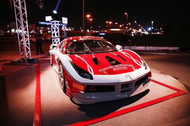 Choáng với đại lý Ferrari khủng nhất thế giới vừa khai trương tại Dubai: Gấp rưỡi showroom ở Việt Nam, có đủ mọi thứ về siêu ngựa - Ảnh 5.