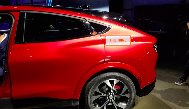 Ford luôn có cách mở cửa xe dị thường và Mustang Mach-E mới không ngoại lệ: Căng mắt tìm nút mở từ ngoài, lẫy mở từ trong - Ảnh 4. Ford luôn có cách mở cửa xe dị thường và Mustang Mach-E mới không ngoại lệ: Căng mắt tìm nút mở từ ngoài, lẫy mở từ trong - Ảnh 4.