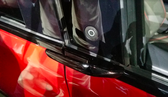 Ford luôn có cách mở cửa xe dị thường và Mustang Mach-E mới không ngoại lệ: Căng mắt tìm nút mở từ ngoài, lẫy mở từ trong - Ảnh 6. Ford luôn có cách mở cửa xe dị thường và Mustang Mach-E mới không ngoại lệ: Căng mắt tìm nút mở từ ngoài, lẫy mở từ trong - Ảnh 6.