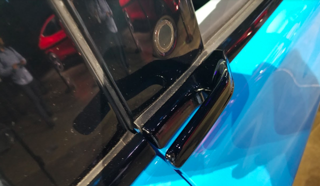 Ford luôn có cách mở cửa xe dị thường và Mustang Mach-E mới không ngoại lệ: Căng mắt tìm nút mở từ ngoài, lẫy mở từ trong - Ảnh 1. Ford luôn có cách mở cửa xe dị thường và Mustang Mach-E mới không ngoại lệ: Căng mắt tìm nút mở từ ngoài, lẫy mở từ trong - Ảnh 1.