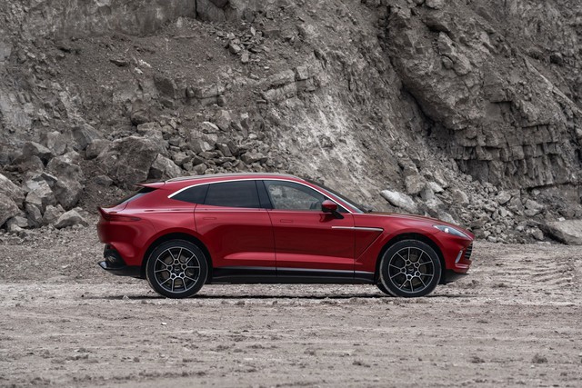 Aston Martin DBX 2020 - Đối thủ mới của Lamborghini Urus, Bentley Bentayga chính thức ra mắt - Ảnh 11. Aston Martin DBX 2020 - Đối thủ mới của Lamborghini Urus, Bentley Bentayga chính thức ra mắt - Ảnh 11.