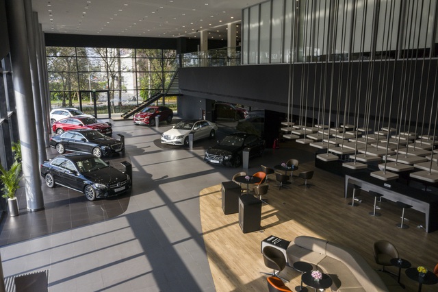 Bên trong đại lý Mercedes-Benz lớn nhất Đông Nam Á vừa khai trương ở Việt Nam: Sang xịn không tưởng, có cả phòng giao xe bí mật - Ảnh 5. Bên trong đại lý Mercedes-Benz lớn nhất Đông Nam Á vừa khai trương ở Việt Nam: Sang xịn không tưởng, có cả phòng giao xe bí mật - Ảnh 5.