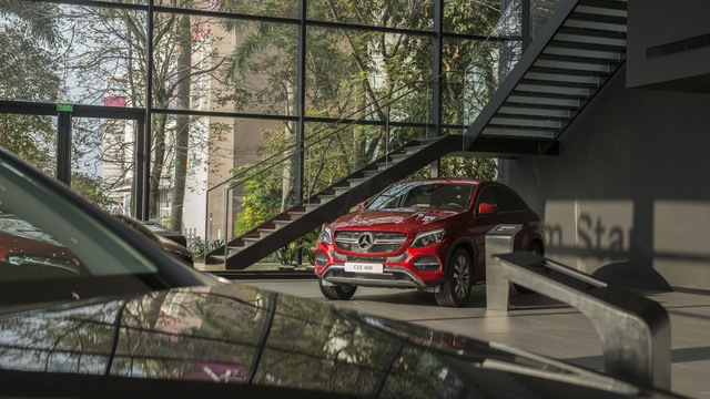 Bên trong đại lý Mercedes-Benz lớn nhất Đông Nam Á vừa khai trương ở Việt Nam: Sang xịn không tưởng, có cả phòng giao xe bí mật - Ảnh 6. Bên trong đại lý Mercedes-Benz lớn nhất Đông Nam Á vừa khai trương ở Việt Nam: Sang xịn không tưởng, có cả phòng giao xe bí mật - Ảnh 6.