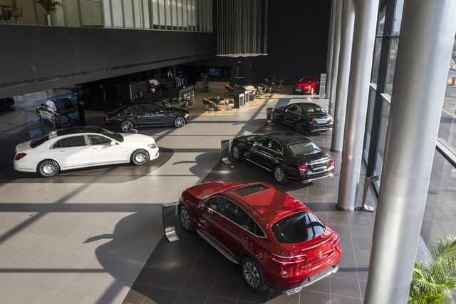 Bên trong đại lý Mercedes-Benz lớn nhất Đông Nam Á vừa khai trương ở Việt Nam: Sang xịn không tưởng, có cả phòng giao xe bí mật - Ảnh 3. Bên trong đại lý Mercedes-Benz lớn nhất Đông Nam Á vừa khai trương ở Việt Nam: Sang xịn không tưởng, có cả phòng giao xe bí mật - Ảnh 3.