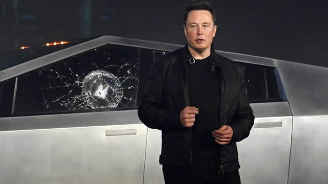 Bẽ bàng vì kính cường lực vỡ ngay trên sân khấu ra mắt, Elon Musk tuyên bố đã nhận được 146.000 đơn đặt hàng trước Cybertruck mà không mất đồng tiền quảng cáo, tài trợ nào