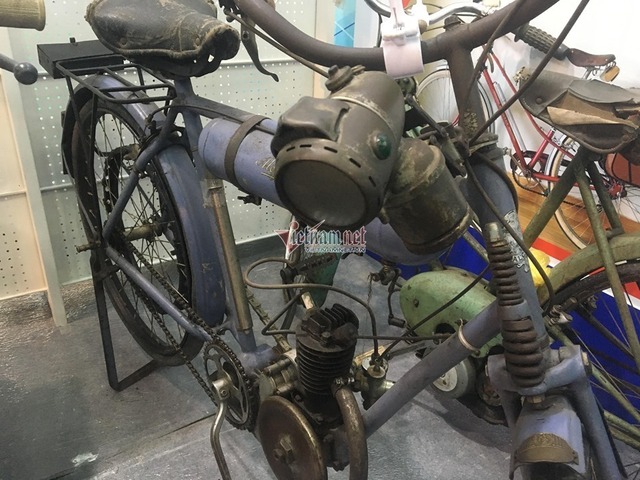 Xe đạp cổ 109 năm tuổi hàng hiếm giá hơn 200 triệu ở Hà Nội - Ảnh 1.