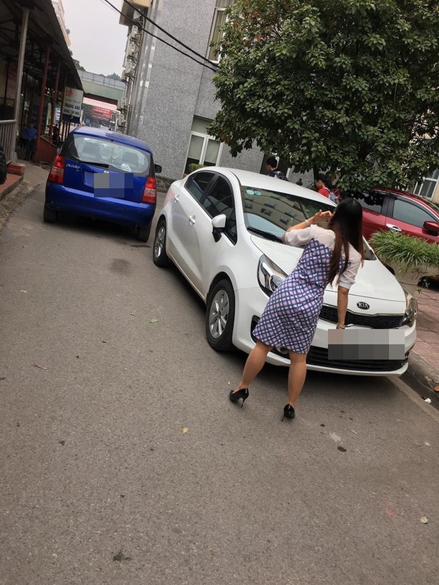 Nữ tài xế va quệt với ô tô khác trên đường và mảnh giấy nhắn gây chú ý - Ảnh 2.