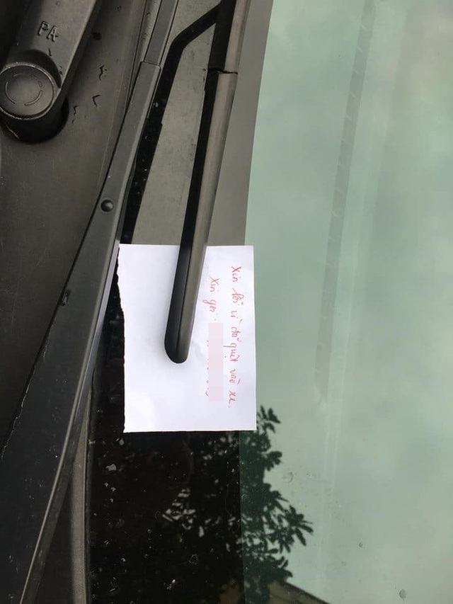Nữ tài xế va quệt với ô tô khác trên đường và mảnh giấy nhắn gây chú ý - Ảnh 3.