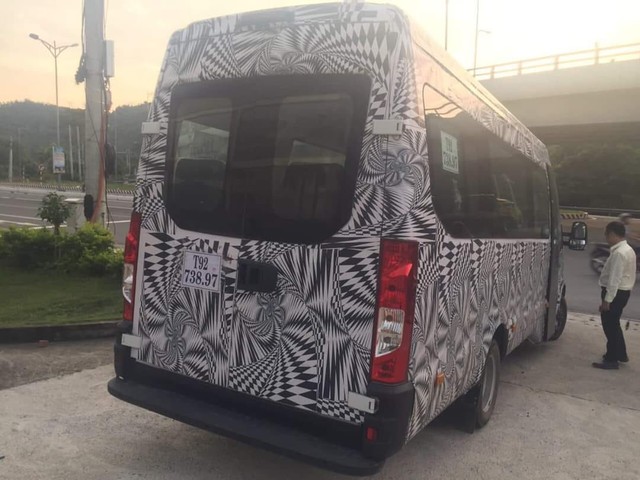 Minibus lạ được cho là gốc châu Âu do THACO phân phối chạy thử xuyên Việt - Đối trọng mới của Hyundai Solati và Ford Transit - Ảnh 4.