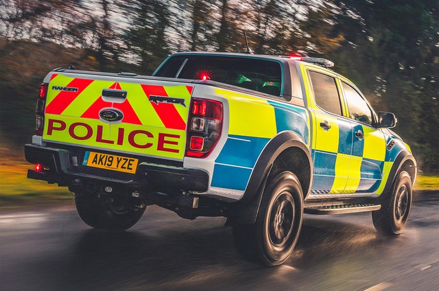 Không chọn siêu xe, cảnh sát Anh đưa cặp đôi Ford vào đội hình - Ảnh 3.