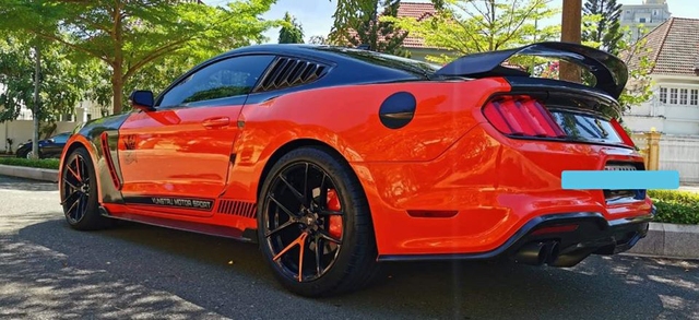 Ford Mustang độ khét lẹt được rao bán giá 2,1 tỷ đồng tại Việt Nam - Ảnh 2. Ford Mustang độ khét lẹt được rao bán giá 2,1 tỷ đồng tại Việt Nam - Ảnh 2.