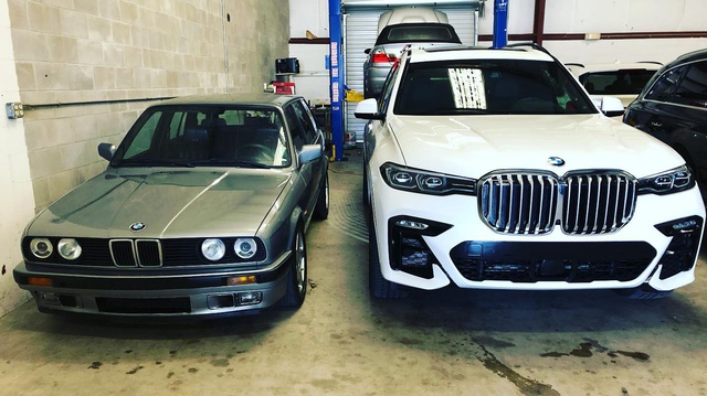 Tản nhiệt BMW 3-Series cũ nhét vừa… hộp đựng găng tay X7 mới: Xu thế nay đã khác xưa